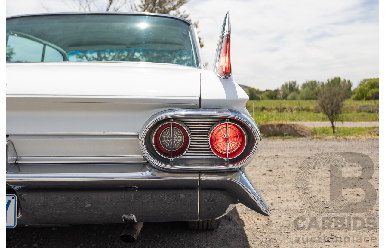 01/1961 Cadillac DeVille Short Deck 4d Sedan White V8 6.4L