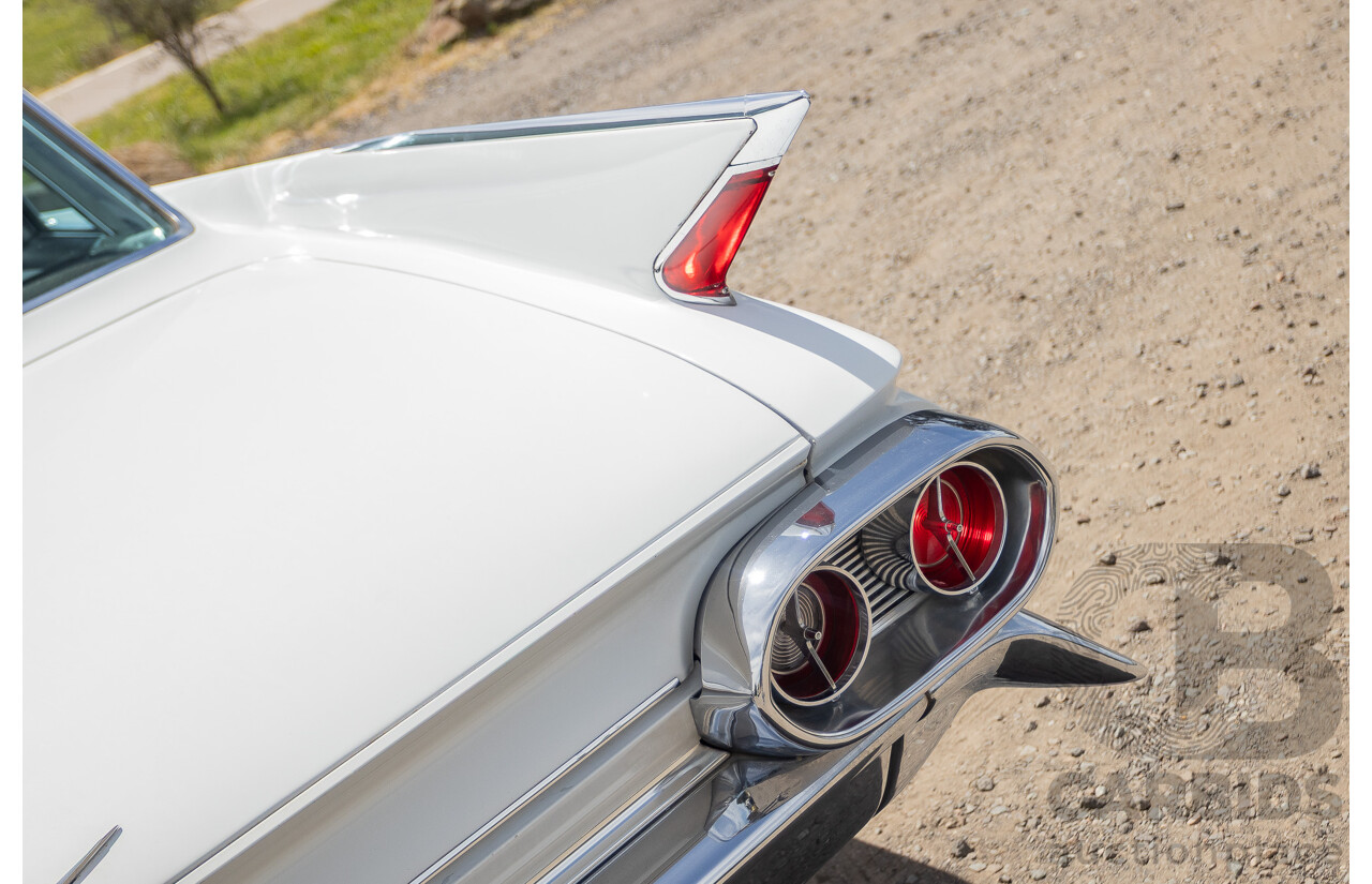 01/1961 Cadillac DeVille Short Deck 4d Sedan White V8 6.4L