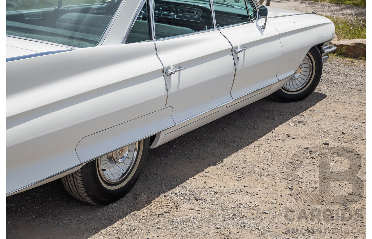 01/1961 Cadillac DeVille Short Deck 4d Sedan White V8 6.4L