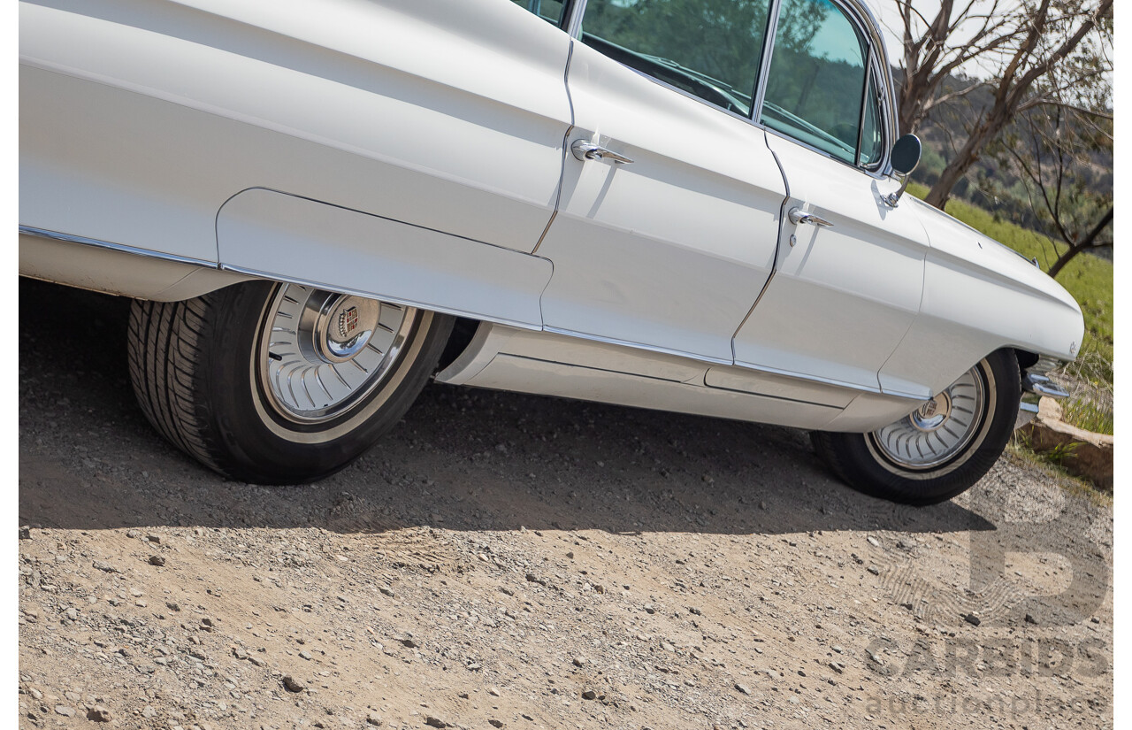 01/1961 Cadillac DeVille Short Deck 4d Sedan White V8 6.4L