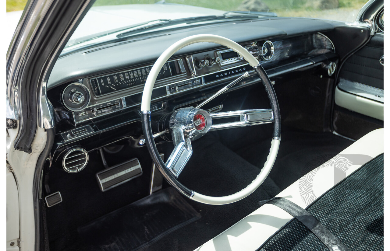 01/1961 Cadillac DeVille Short Deck 4d Sedan White V8 6.4L