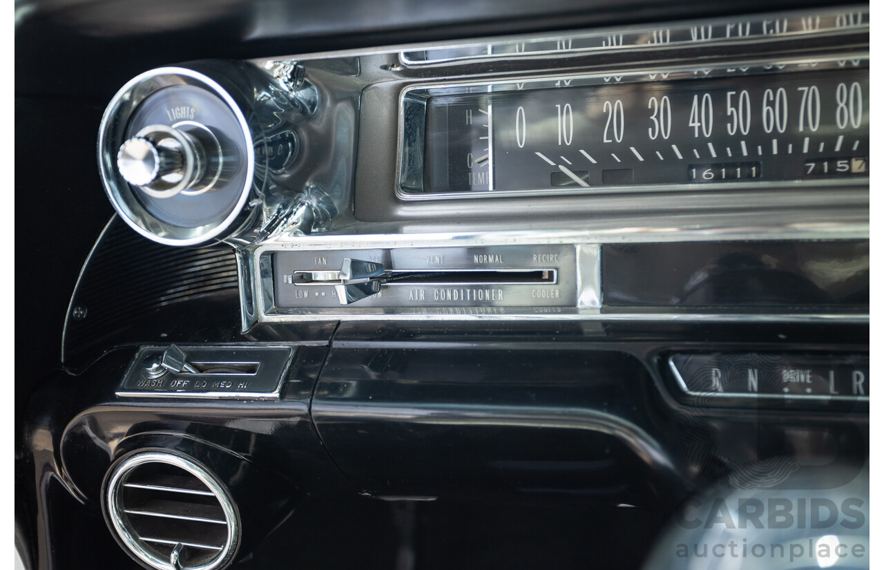 01/1961 Cadillac DeVille Short Deck 4d Sedan White V8 6.4L