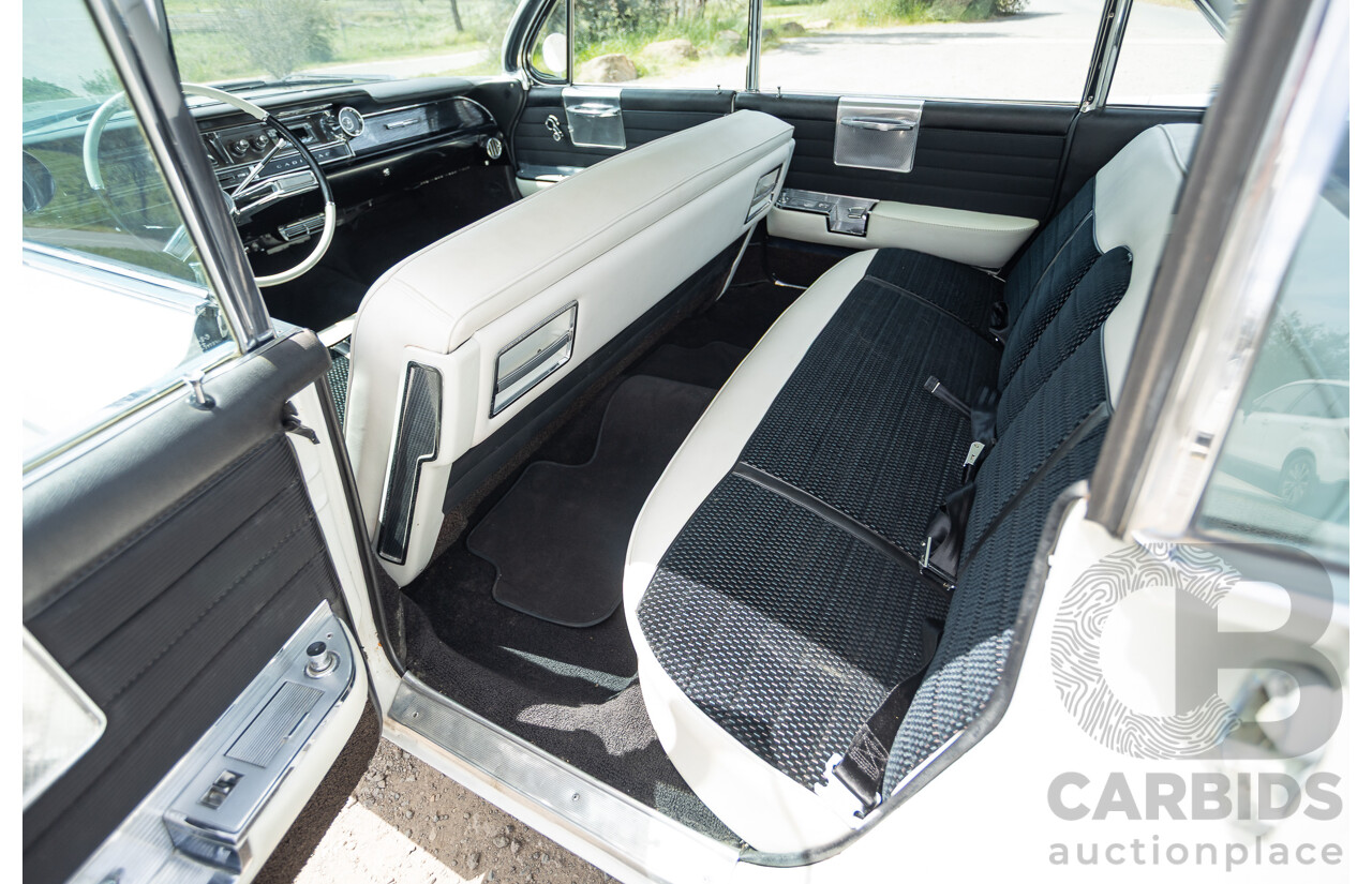 01/1961 Cadillac DeVille Short Deck 4d Sedan White V8 6.4L