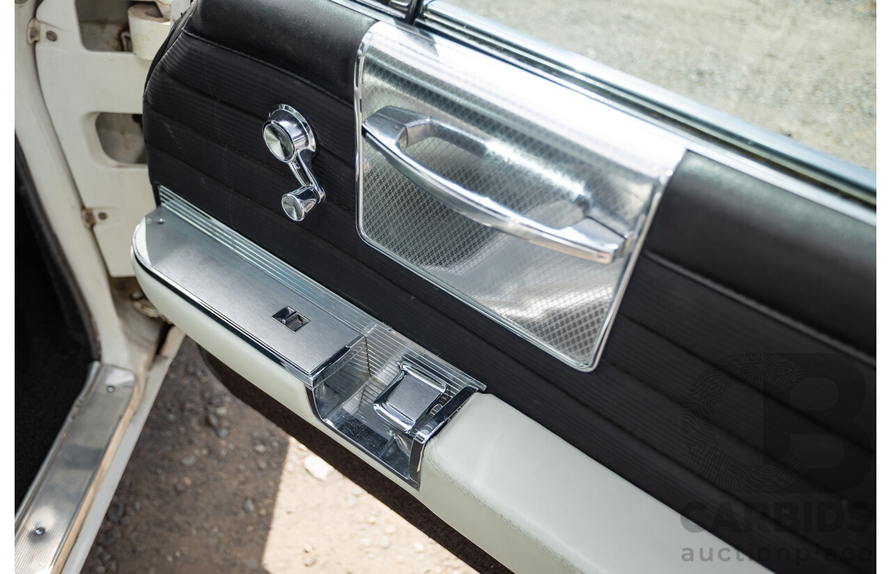 01/1961 Cadillac DeVille Short Deck 4d Sedan White V8 6.4L