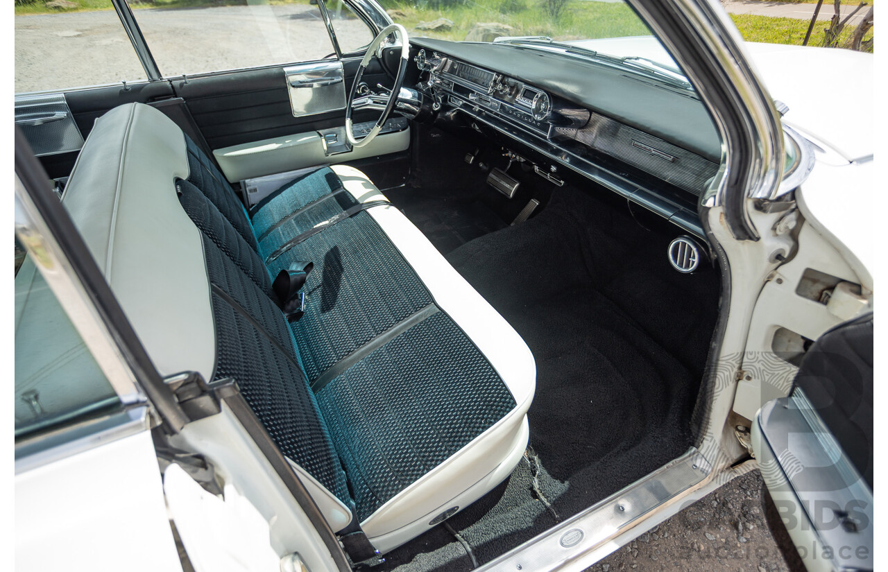 01/1961 Cadillac DeVille Short Deck 4d Sedan White V8 6.4L