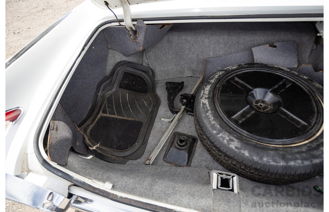 01/1961 Cadillac DeVille Short Deck 4d Sedan White V8 6.4L