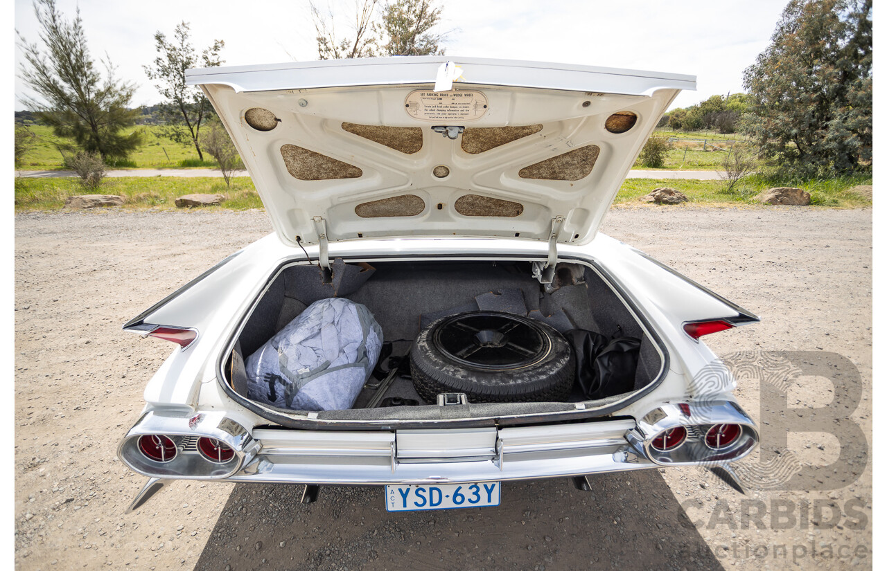 01/1961 Cadillac DeVille Short Deck 4d Sedan White V8 6.4L