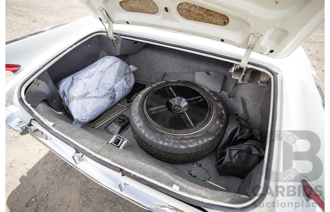 01/1961 Cadillac DeVille Short Deck 4d Sedan White V8 6.4L