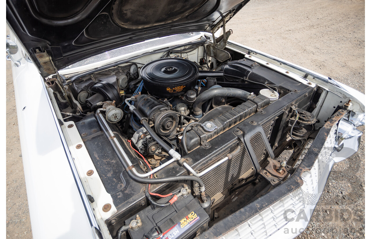 01/1961 Cadillac DeVille Short Deck 4d Sedan White V8 6.4L