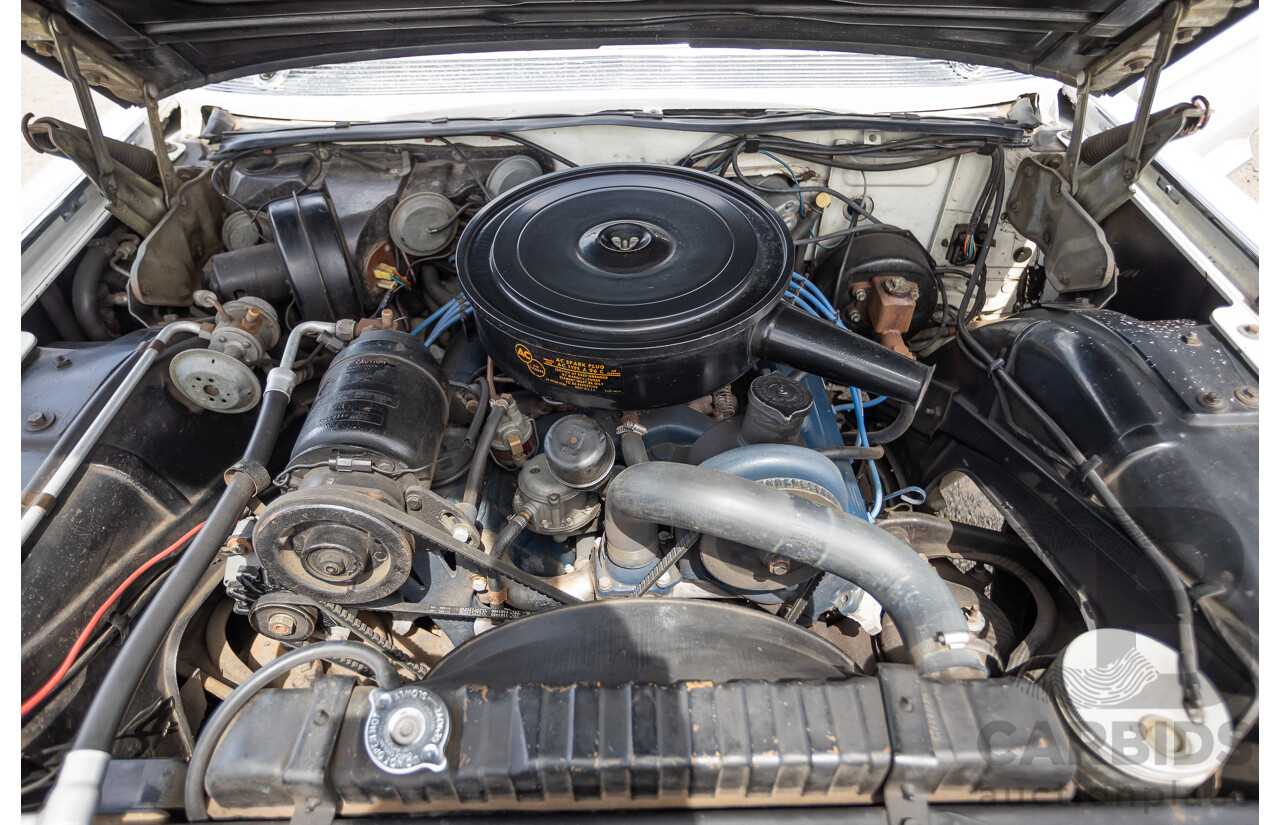 01/1961 Cadillac DeVille Short Deck 4d Sedan White V8 6.4L