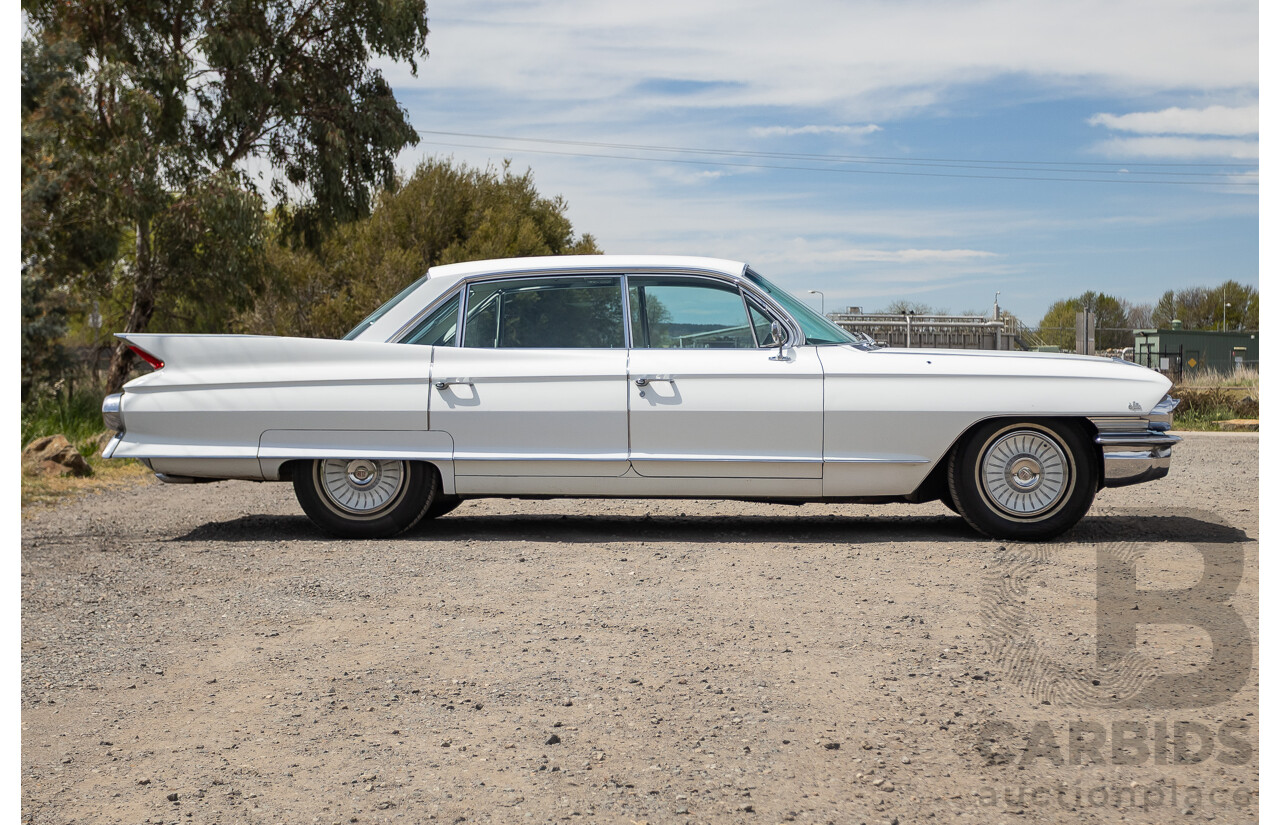01/1961 Cadillac DeVille Short Deck 4d Sedan White V8 6.4L