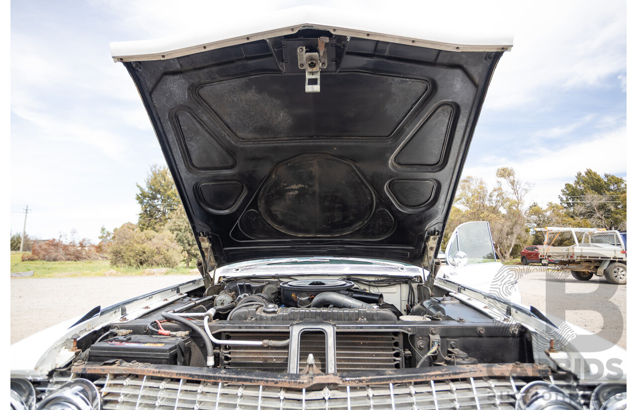 01/1961 Cadillac DeVille Short Deck 4d Sedan White V8 6.4L