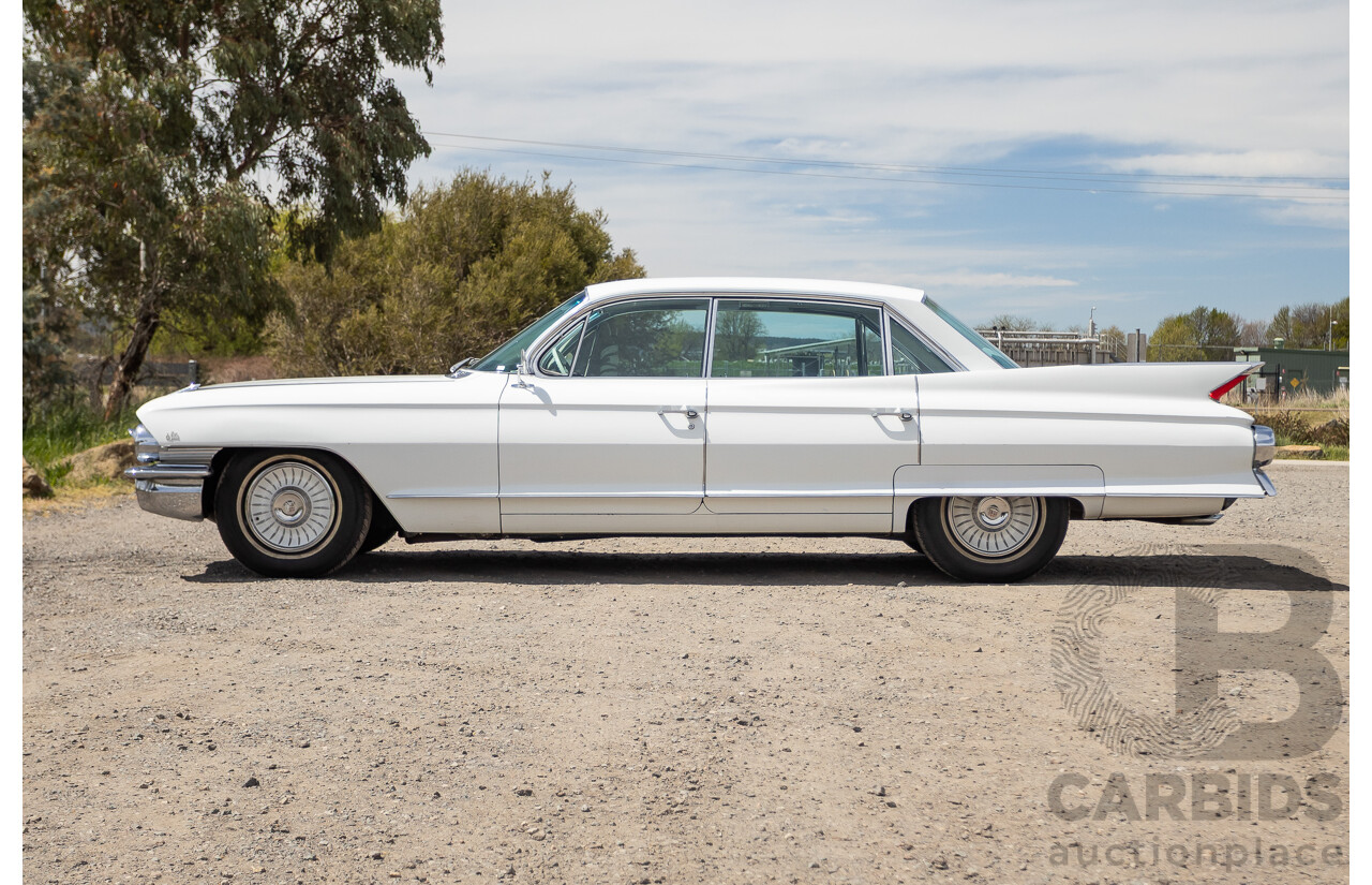 01/1961 Cadillac DeVille Short Deck 4d Sedan White V8 6.4L