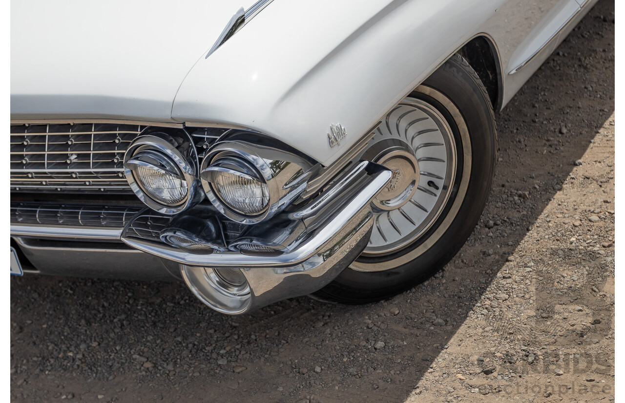 01/1961 Cadillac DeVille Short Deck 4d Sedan White V8 6.4L