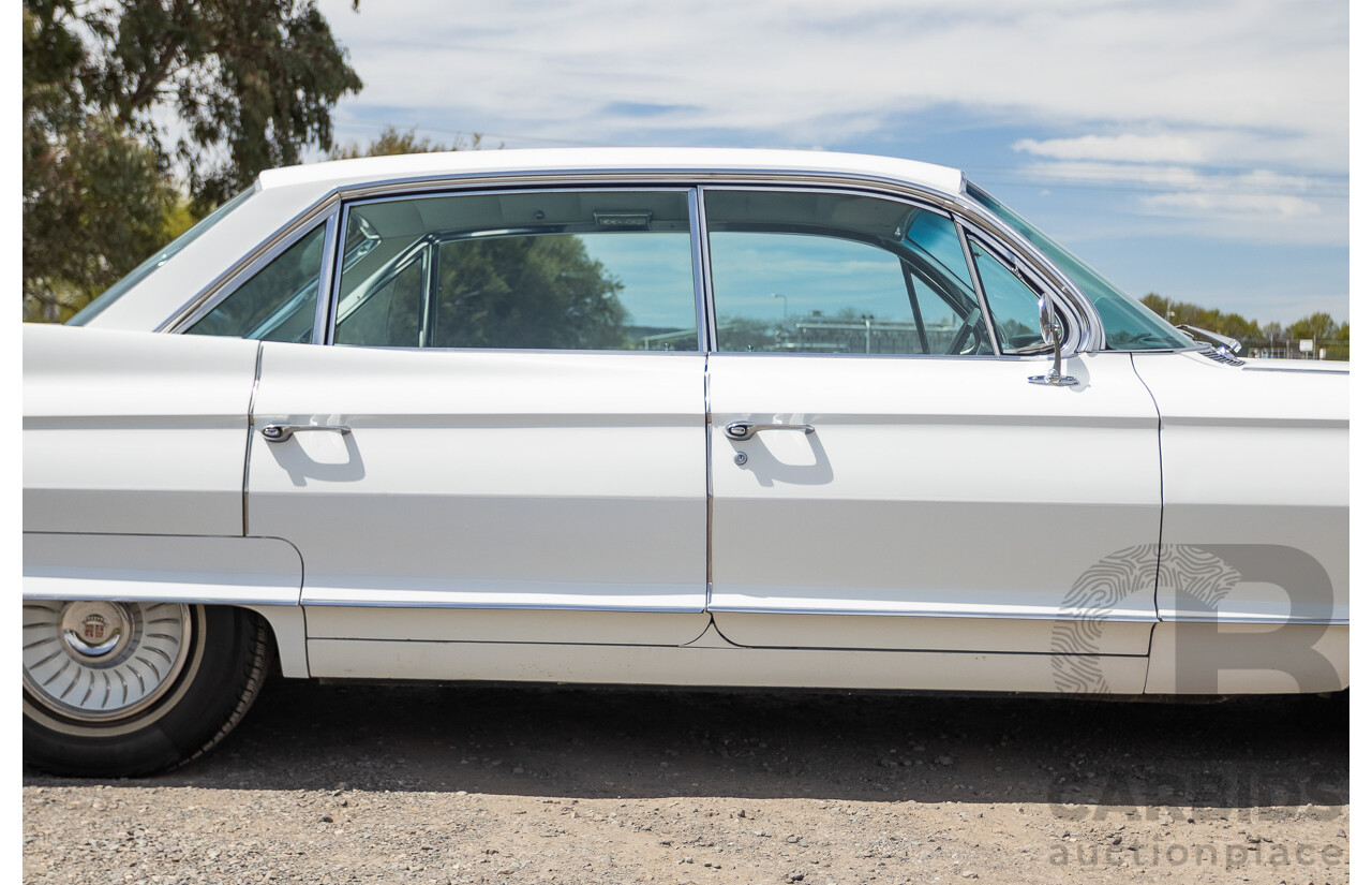 01/1961 Cadillac DeVille Short Deck 4d Sedan White V8 6.4L