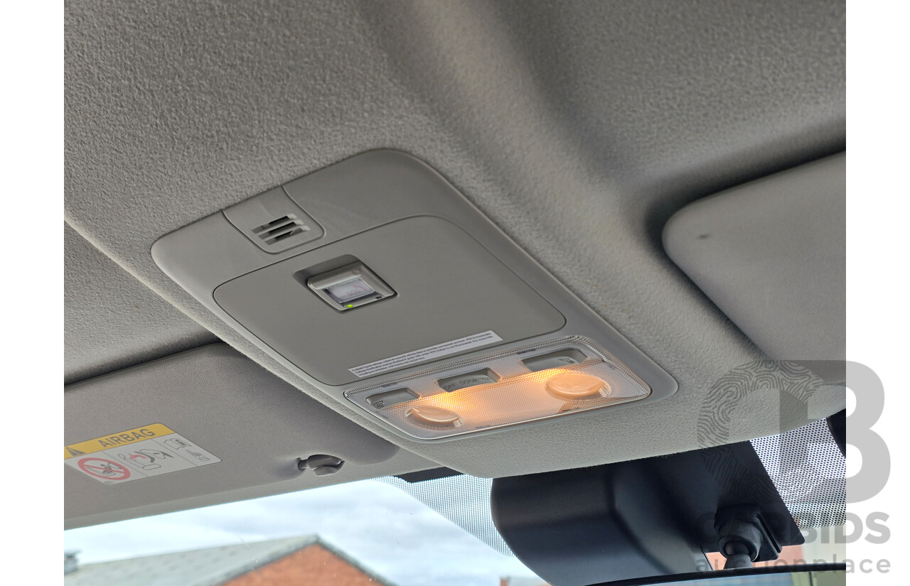 05/2022 Toyota Hiace LWB GDH300R 4d Van French Vanilla White Turbo Diesel 2.8L