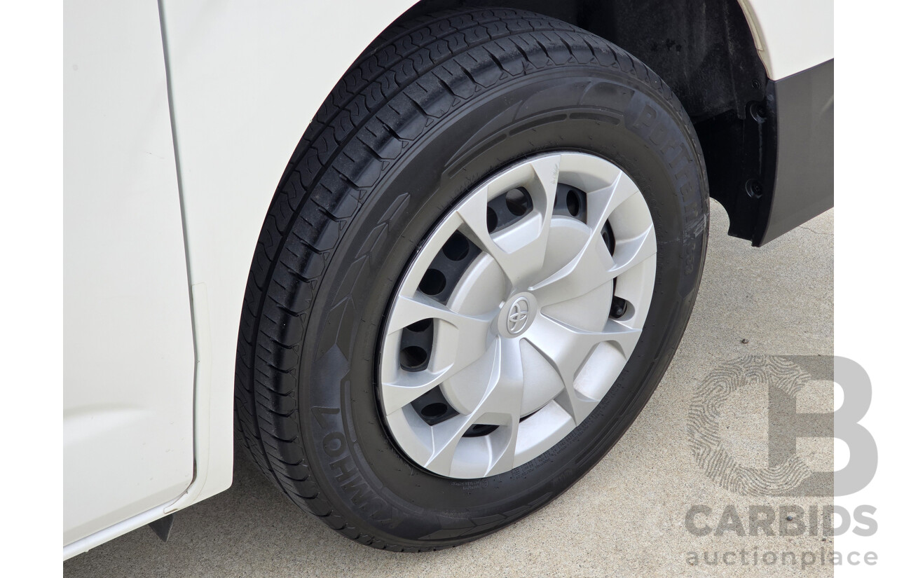 05/2022 Toyota Hiace LWB GDH300R 4d Van French Vanilla White Turbo Diesel 2.8L