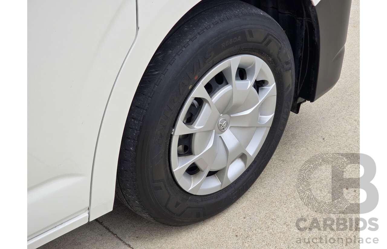 05/2022 Toyota Hiace LWB GDH300R 4d Van French Vanilla White Turbo Diesel 2.8L