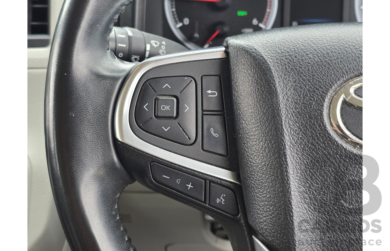 05/2022 Toyota Hiace LWB GDH300R 4d Van French Vanilla White Turbo Diesel 2.8L