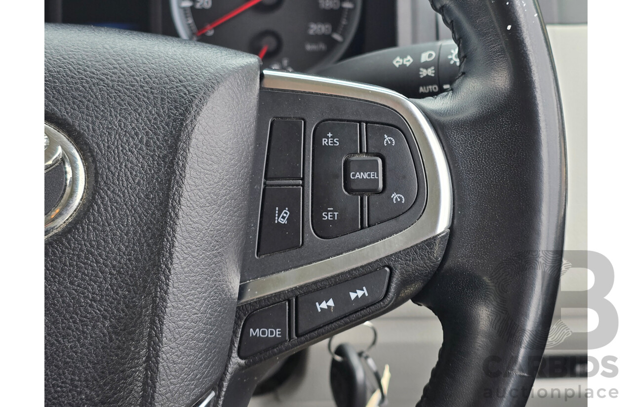 05/2022 Toyota Hiace LWB GDH300R 4d Van French Vanilla White Turbo Diesel 2.8L