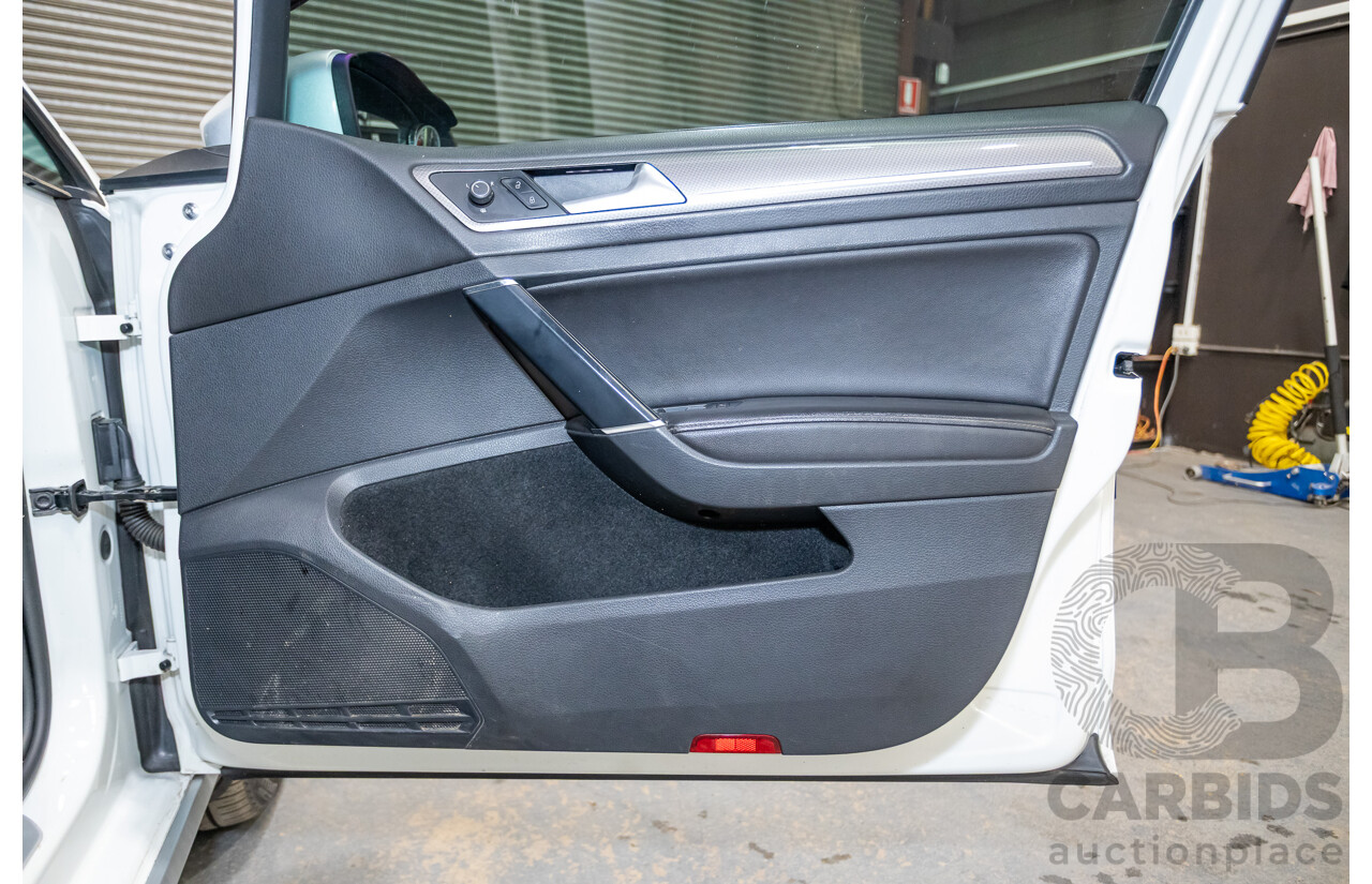 02/2017 Volkswagen Golf Alltrack 132 TSI (AWD) AU MY17 4D Wagon Pure White Turbo 1.8L