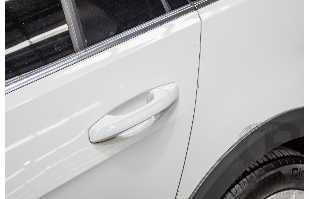 02/2017 Volkswagen Golf Alltrack 132 TSI (AWD) AU MY17 4D Wagon Pure White Turbo 1.8L