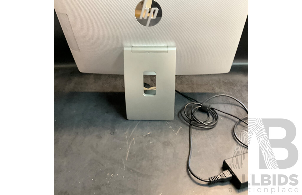 HP Pavillion  I5 23.8'' ALL in One