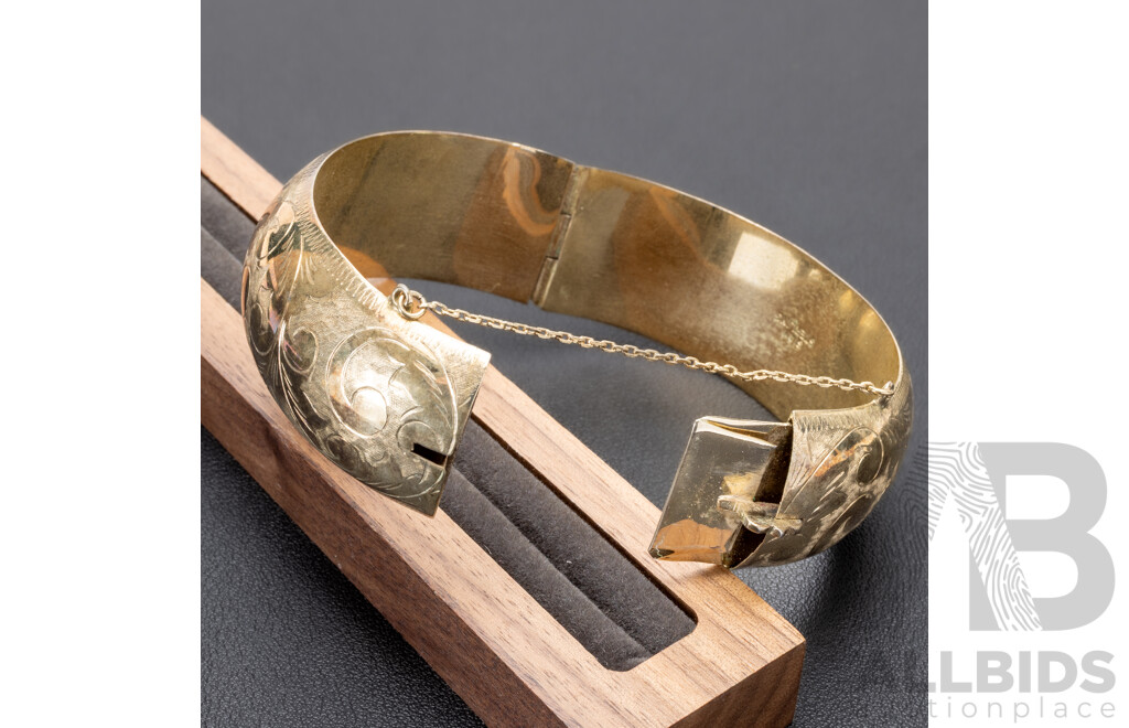 Vintage Wide Sterling Silver Round Hinged Bangle with Etched Patterning, 63mm, 41.10 Grams