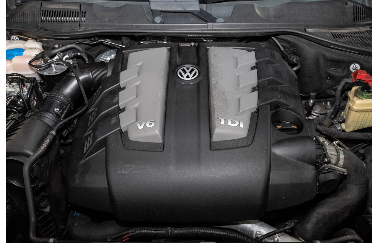 9/2013 Volkswagen Touareg V6 TDI 7P MY13.5 4d Wagon Deep Black Pearl Turbo Diesel V6 3.0L