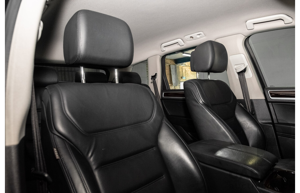 9/2013 Volkswagen Touareg V6 TDI 7P MY13.5 4d Wagon Deep Black Pearl Turbo Diesel V6 3.0L