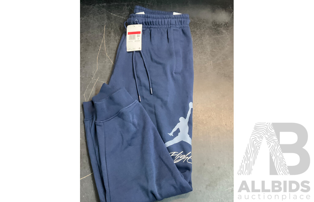 Nike Size L Apparel - Hoodies, Pants & Hat