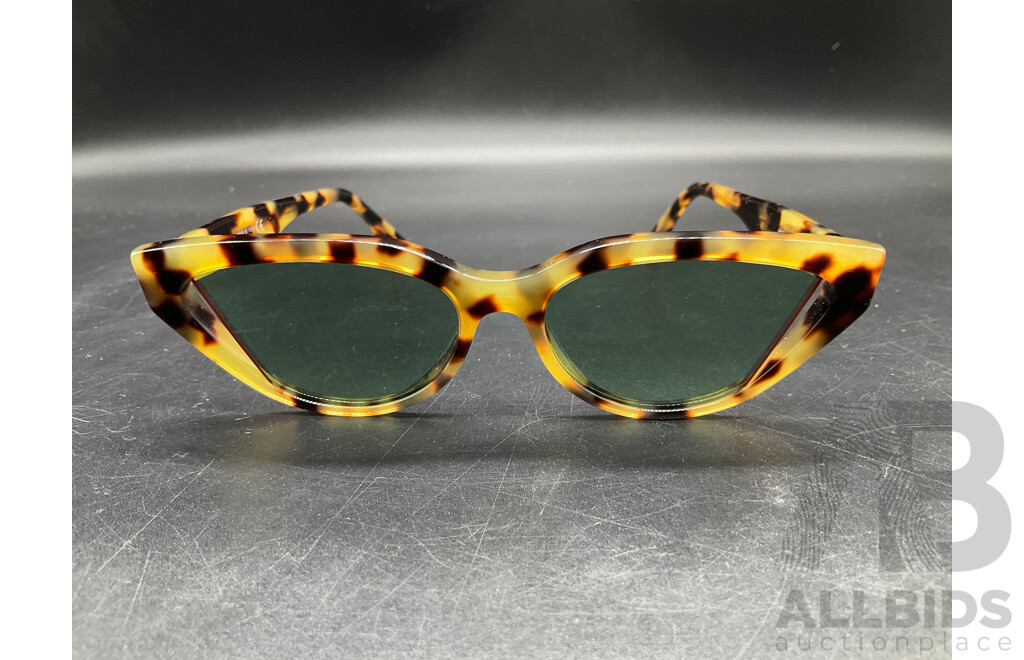 Cat Eye Sunglasses Branded Fendi