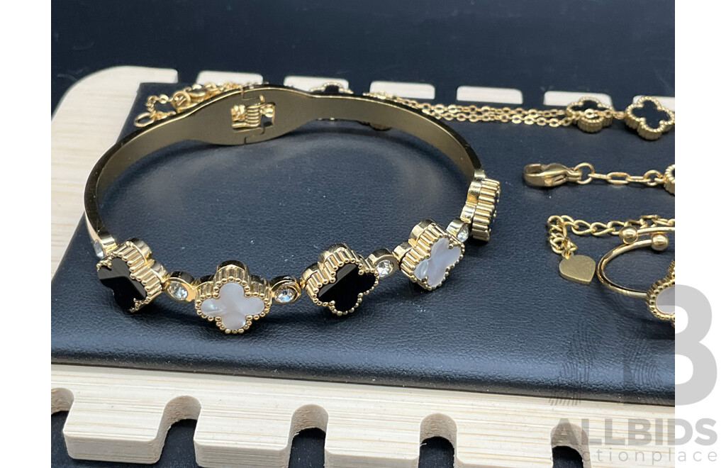 Assorted Costume Jewellery - Lot of 7