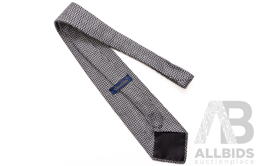0scar De La Renta Silk Tie with Geometric Pattern