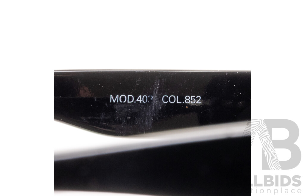 Gianni Versace Vintage Black Sunglasses, Mod.402 Col.852 with Case