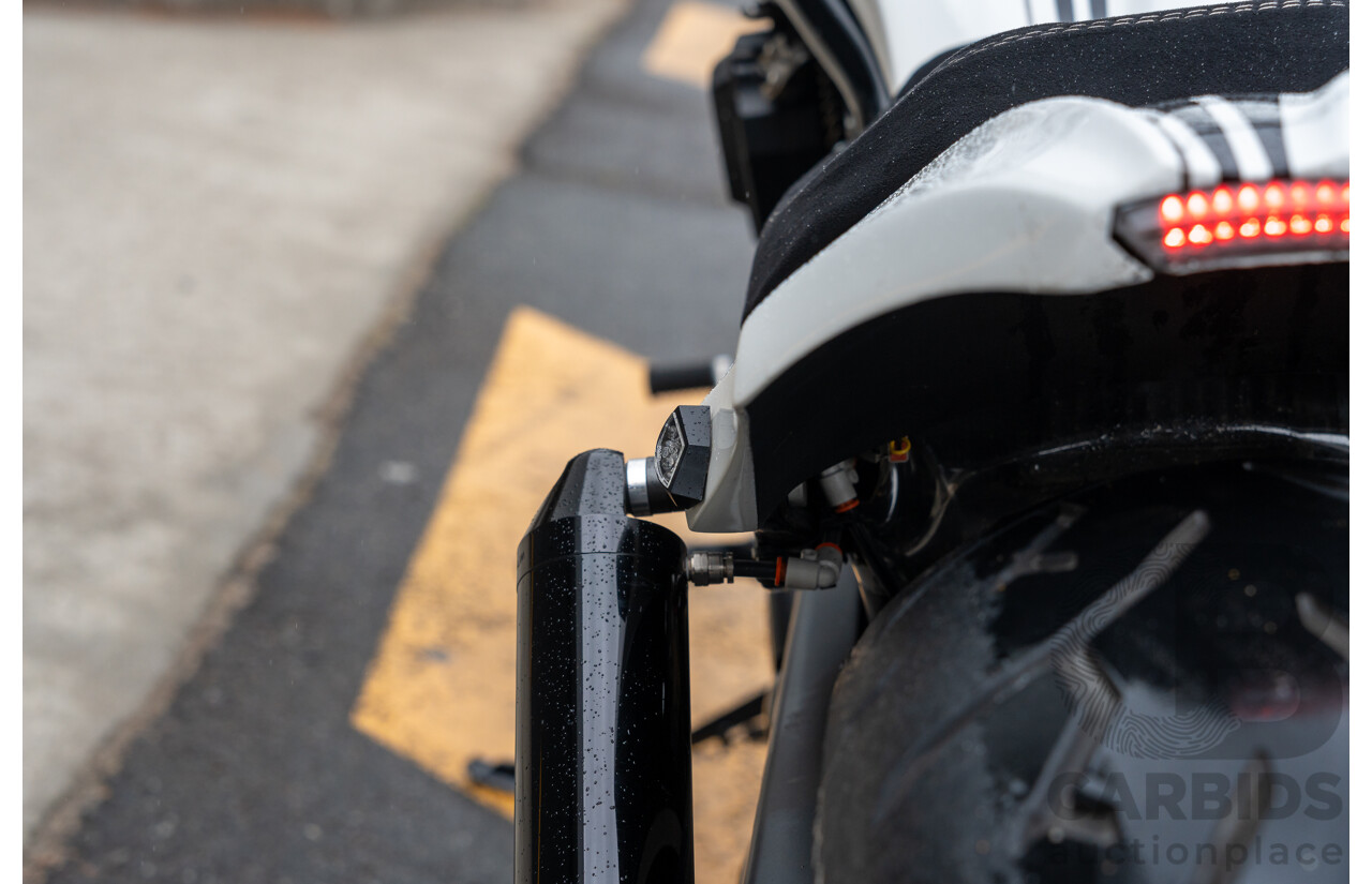 04/2014 Harley Davidson Night Rod Special 1250 ABS V-Rod VRSCDX 1250cc Motorbike White / Black - Modified