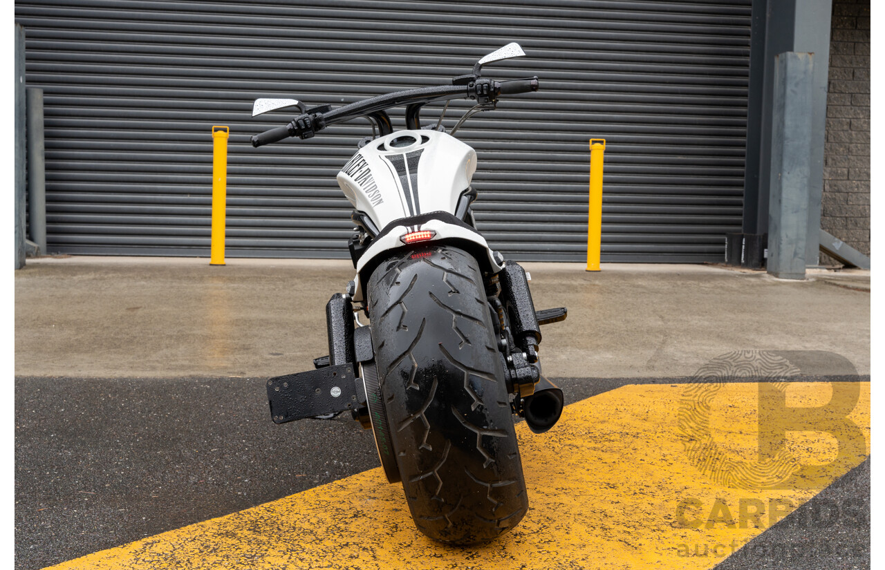 04/2014 Harley Davidson Night Rod Special 1250 ABS V-Rod VRSCDX 1250cc Motorbike White / Black - Modified