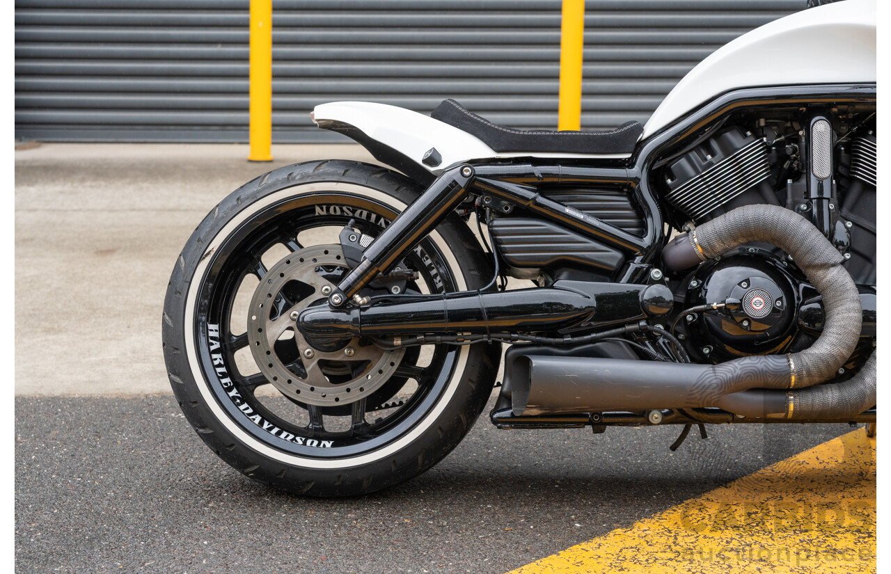 04/2014 Harley Davidson Night Rod Special 1250 ABS V-Rod VRSCDX 1250cc Motorbike White / Black - Modified