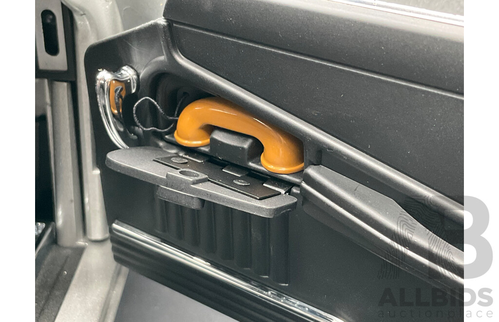 1:8 Scale Aston Martin DB5 – James Bond Edition with Working Film Gadgets