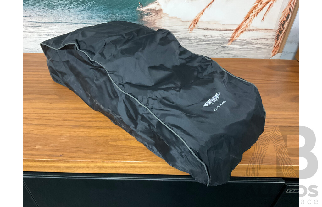 1:8 Scale Aston Martin DB5 – James Bond Edition with Working Film Gadgets