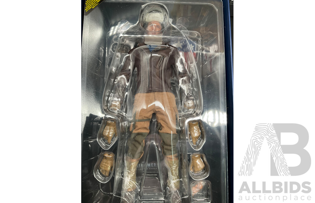 Hot Toys 1/6th Scale CAPTAIN AMERICA Rescue Uniform Version Action Figure