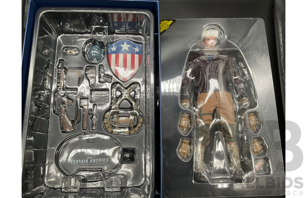 Hot Toys 1/6th Scale CAPTAIN AMERICA Rescue Uniform Version Action Figure