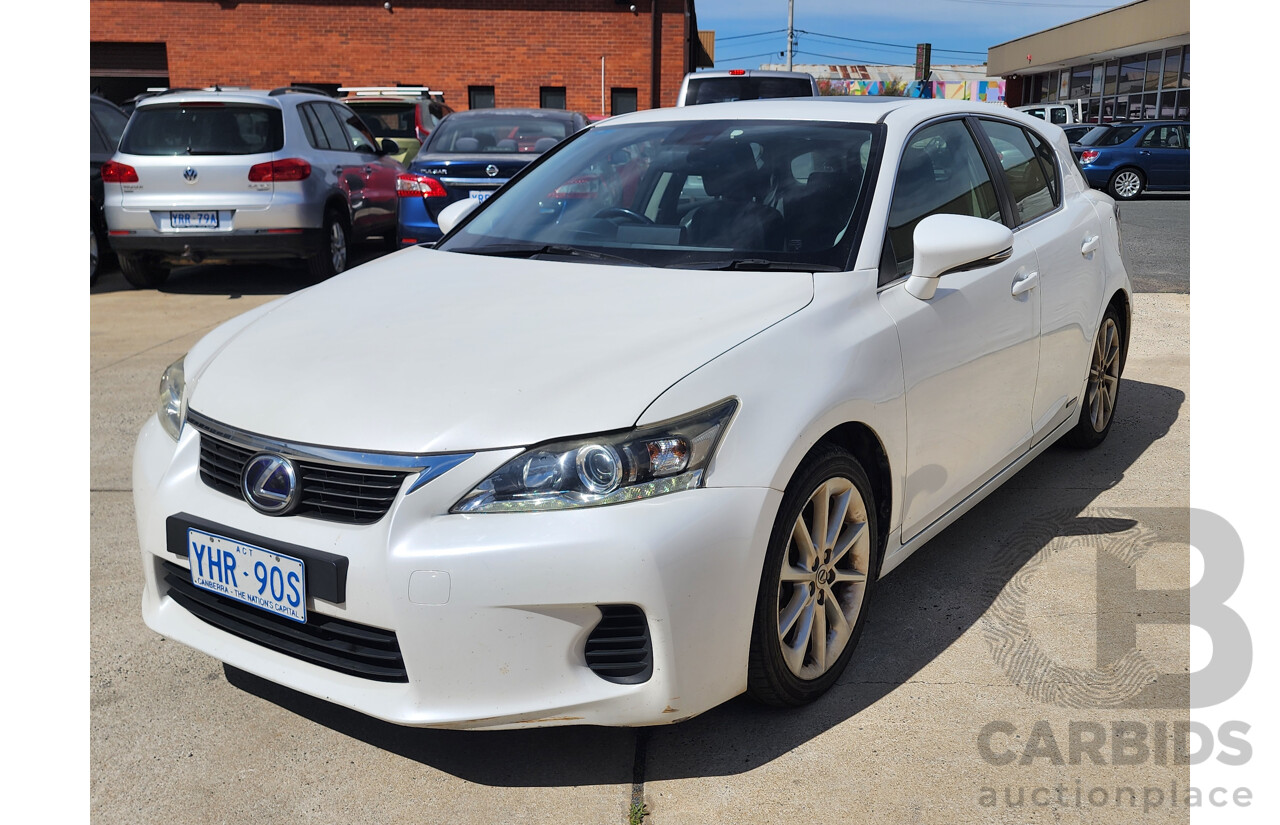 8/2011 Lexus Ct 200h. Hybrid Luxury ZWA10R 5d Hatchback White 1.8L