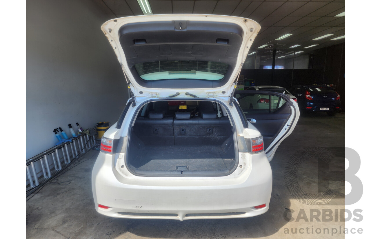 8/2011 Lexus Ct 200h. Hybrid Luxury ZWA10R 5d Hatchback White 1.8L