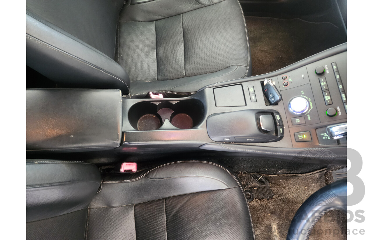 8/2011 Lexus Ct 200h. Hybrid Luxury ZWA10R 5d Hatchback White 1.8L