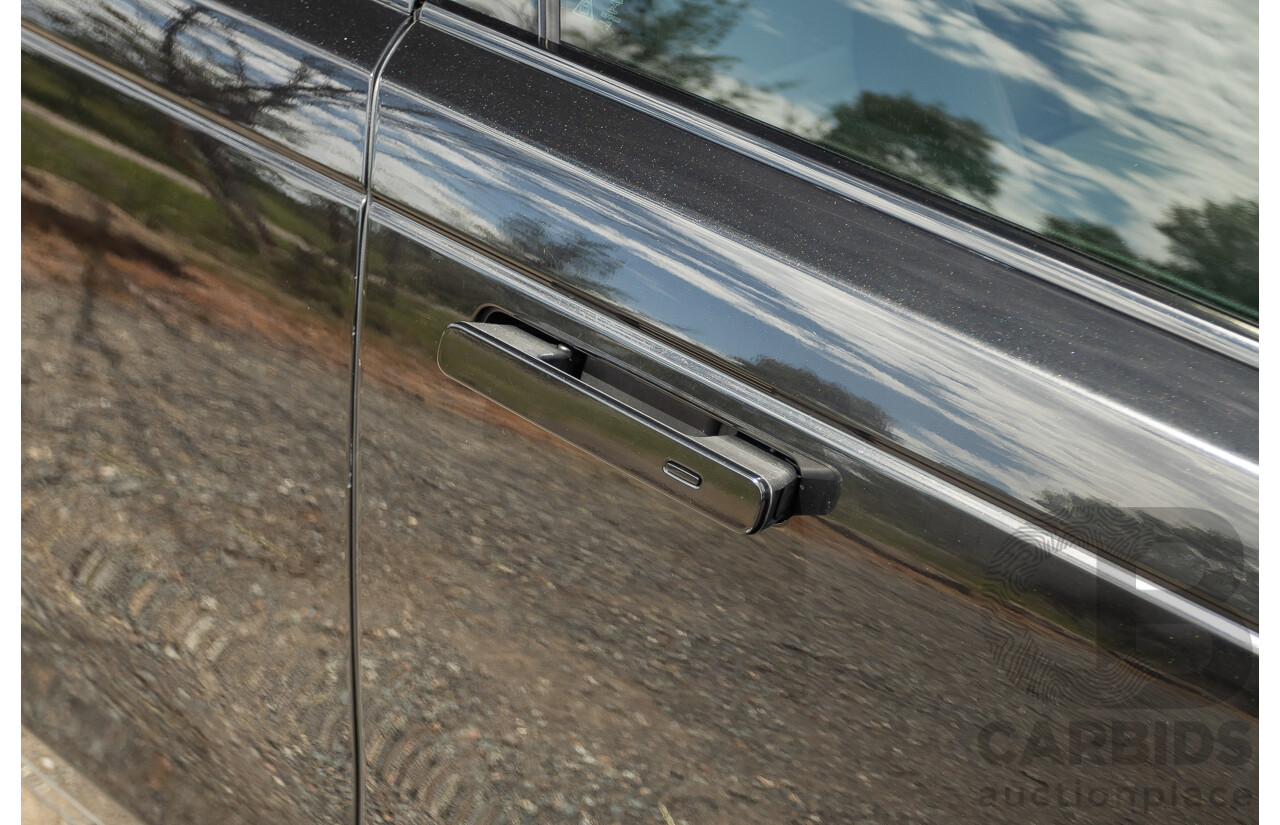 09/2017 Range Rover Velar D300 R-Dynamic SE (AWD) MY18 4D Wagon Santorini Black Turbo Diesel 3.0L