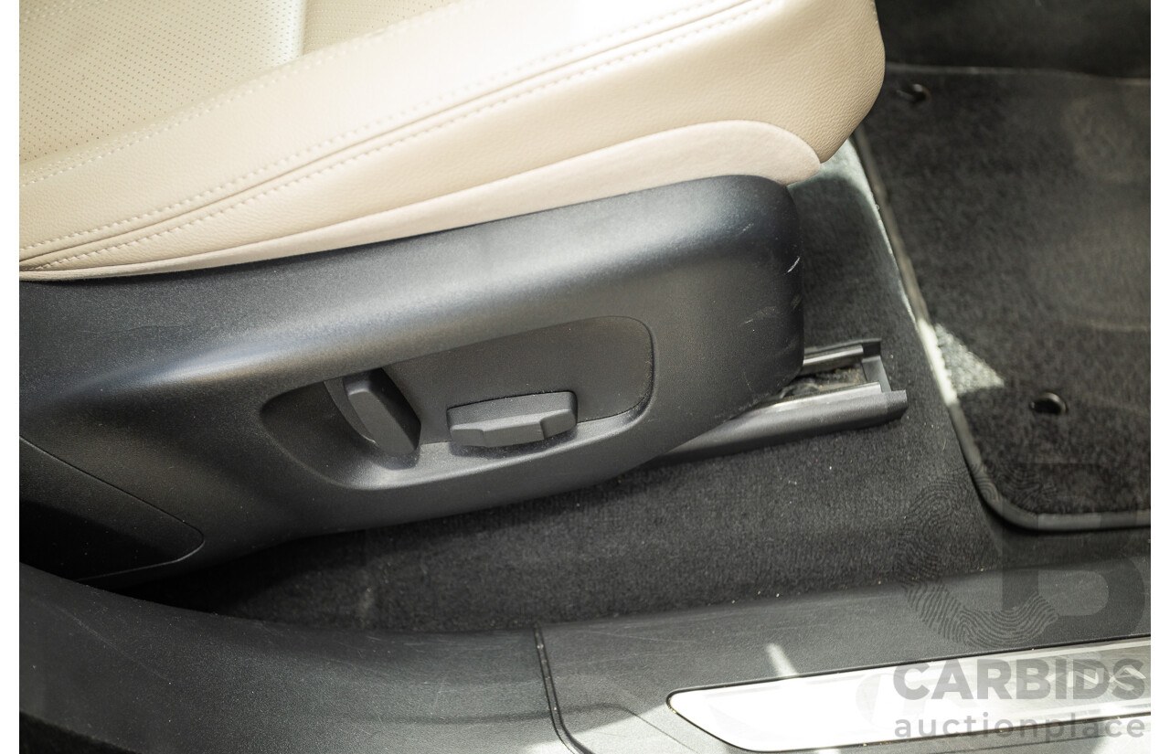 09/2017 Range Rover Velar D300 R-Dynamic SE (AWD) MY18 4D Wagon Santorini Black Turbo Diesel 3.0L