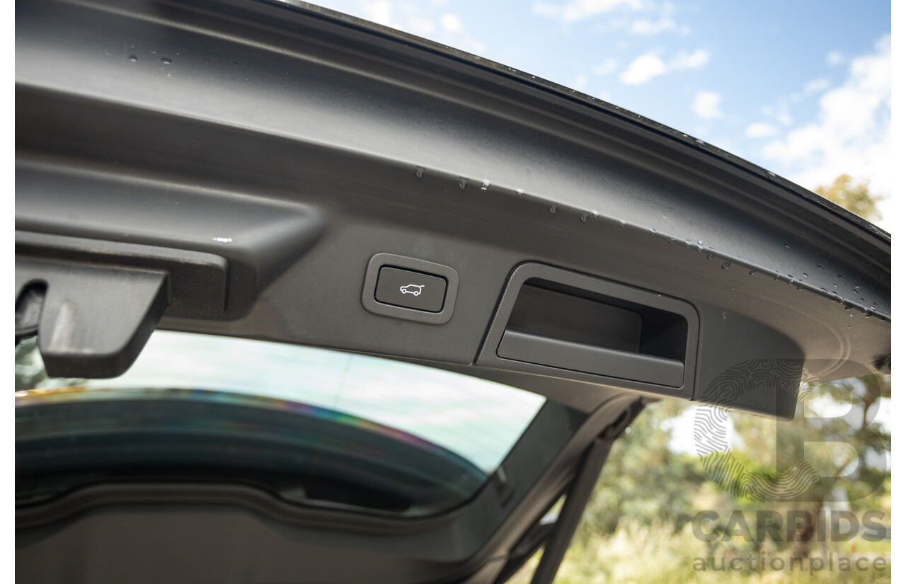 09/2017 Range Rover Velar D300 R-Dynamic SE (AWD) MY18 4D Wagon Santorini Black Turbo Diesel 3.0L