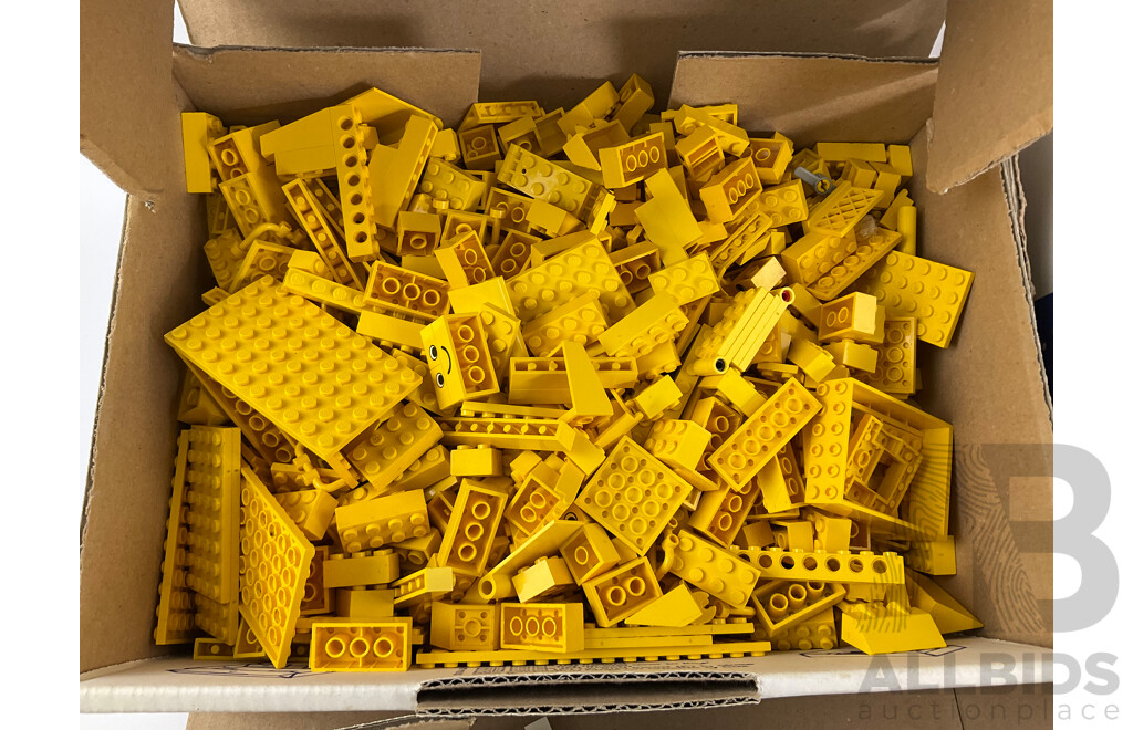 Collection of Vintage Lego Sorted Into Colours, Red, Yellow, White, Grey - Approximately 5  Kilograms