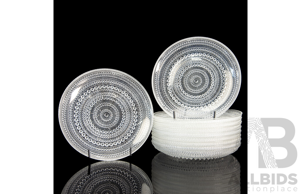 Iittala Kastehelmi Glass Plate Collection, Designed by Oiva Toikka